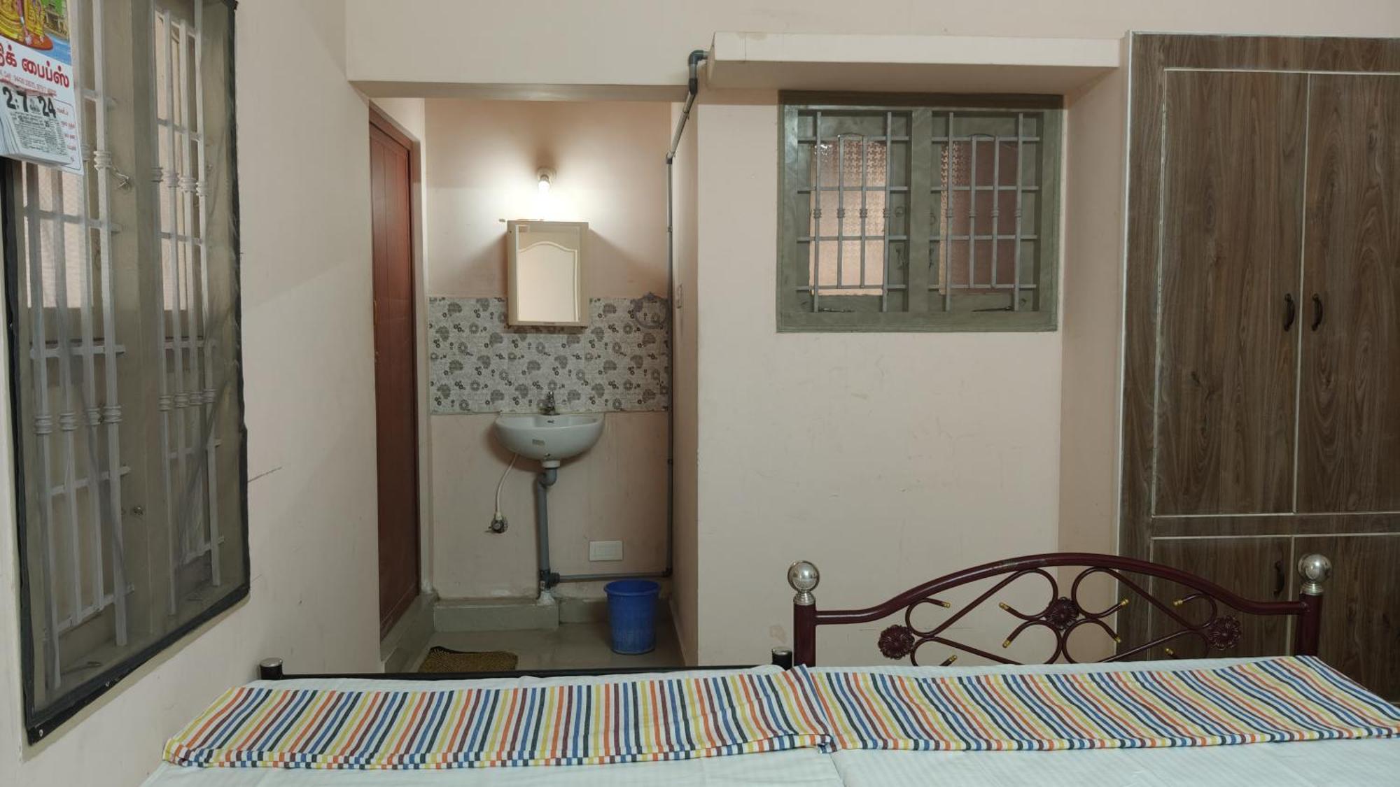 Dheeksha Homestay Tiruvannāmalai Exterior foto