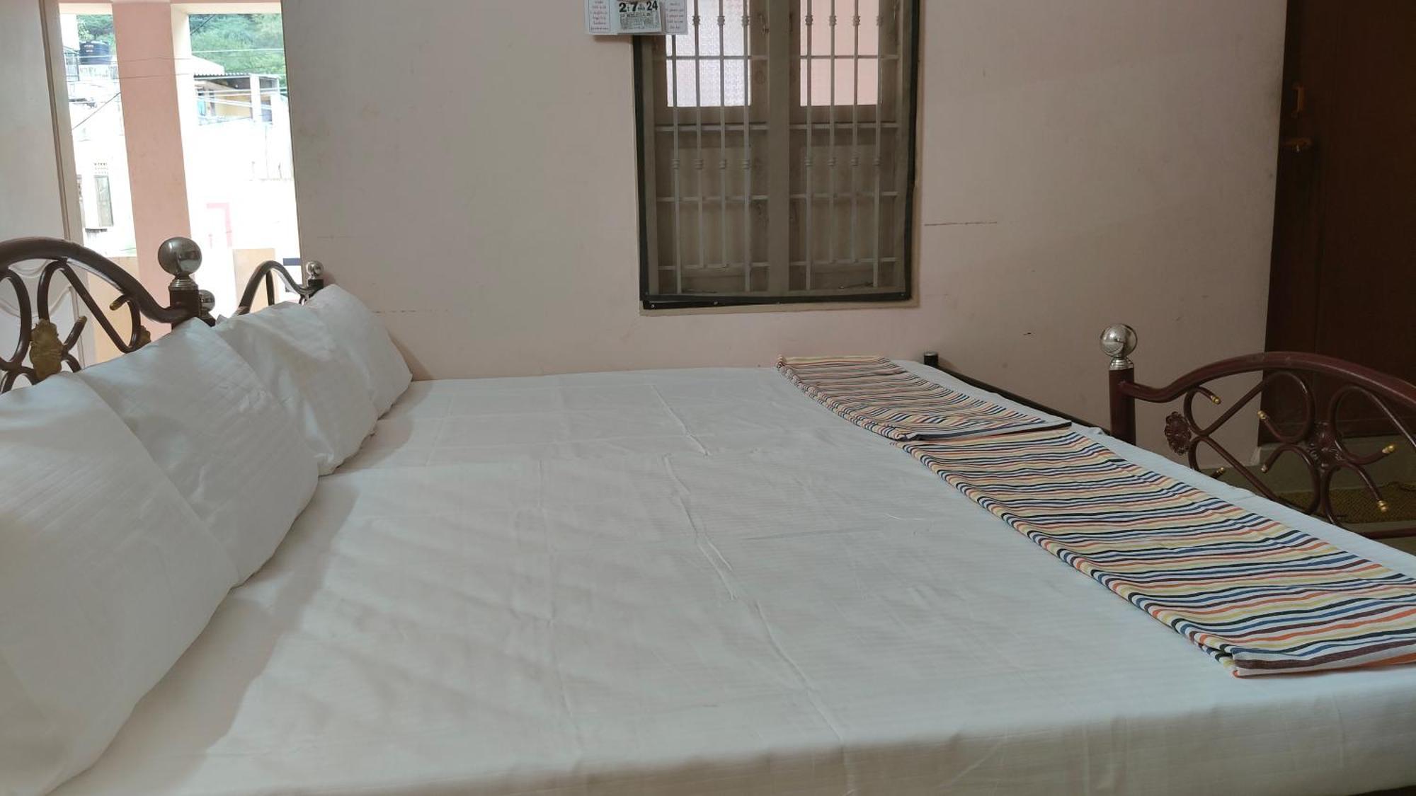 Dheeksha Homestay Tiruvannāmalai Exterior foto