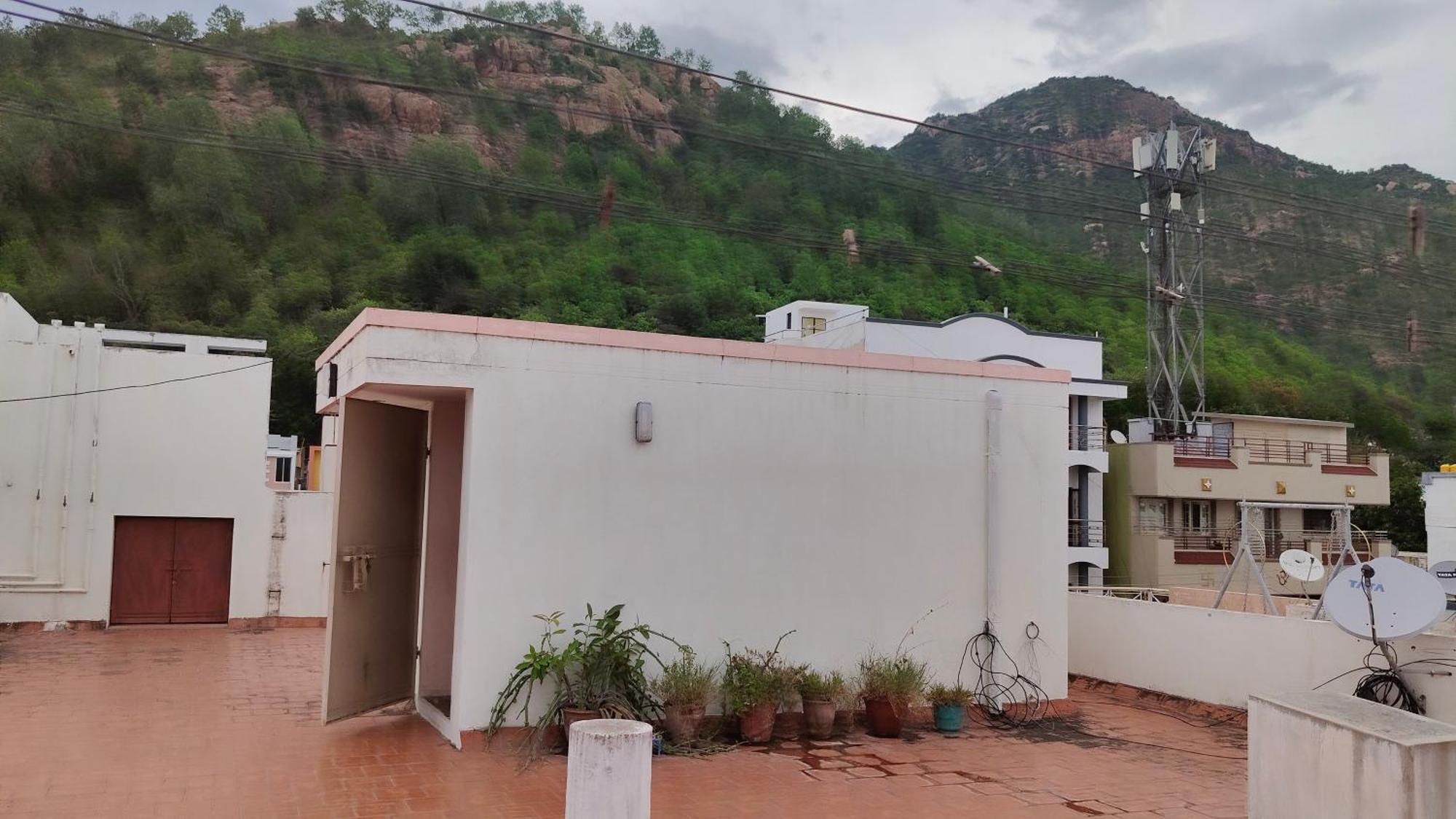 Dheeksha Homestay Tiruvannāmalai Exterior foto